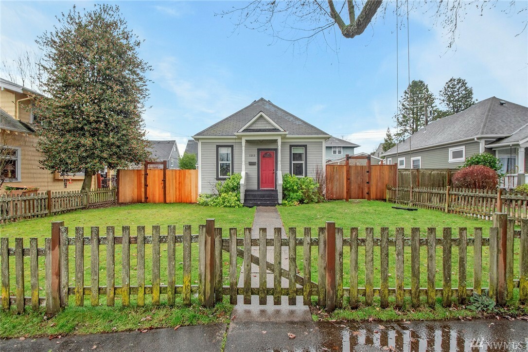 Property Photo:  1213 N Fife St  WA 98406 