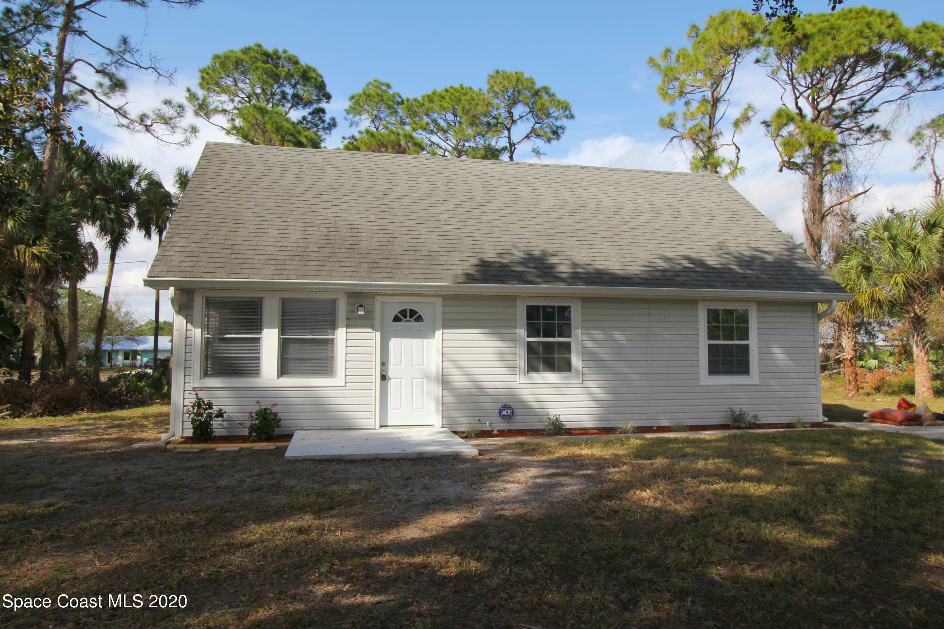 Property Photo:  1118 Cherokee Road SE  FL 32909 