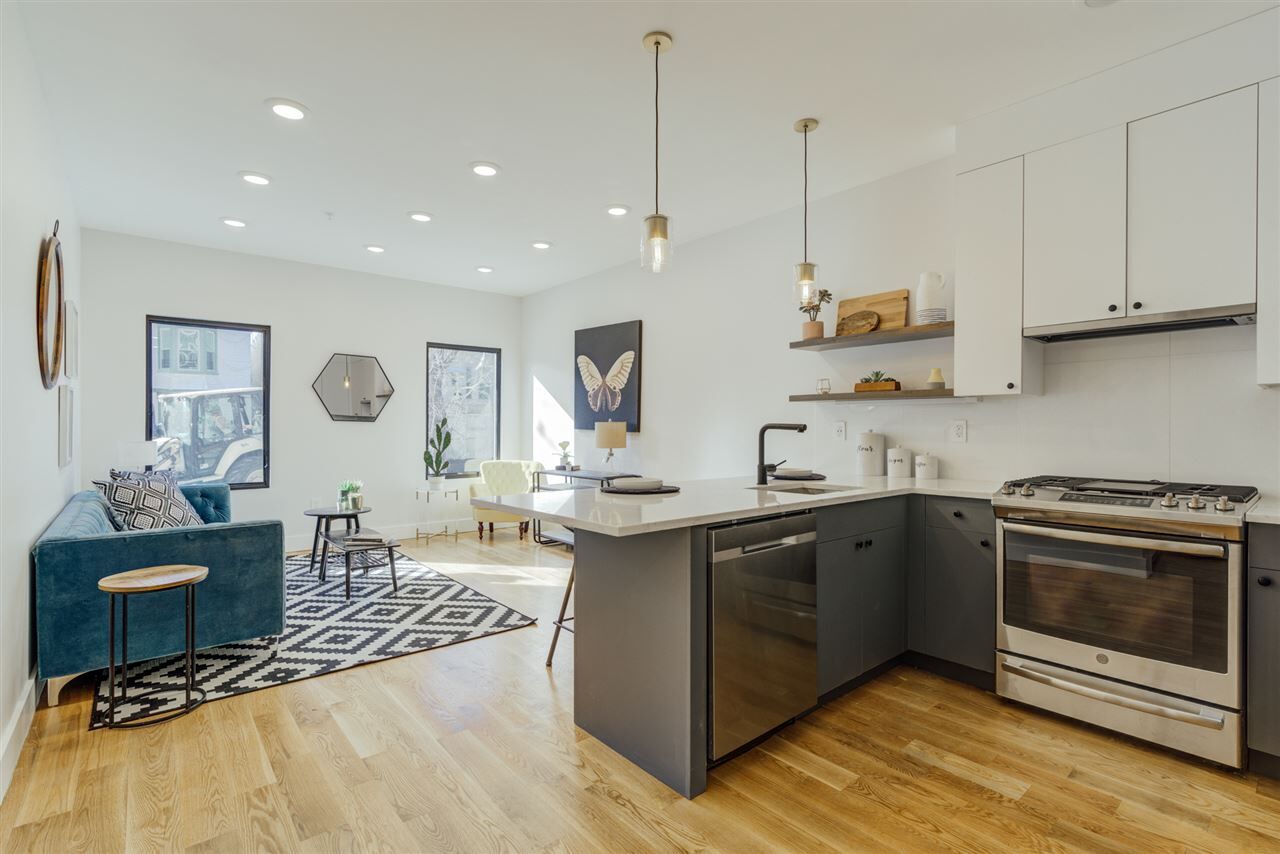 Property Photo:  22 Lincoln St 1  NJ 07307 