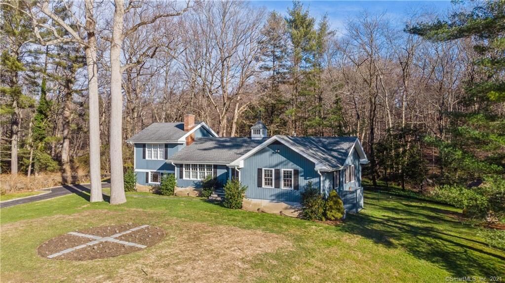 Property Photo:  124 Dundee Road  CT 06903 