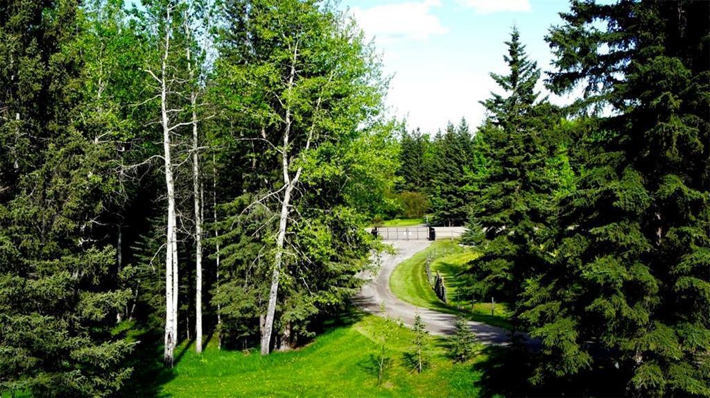 Property Photo:  215 Wintergreen Road  AB T0L 0K0 