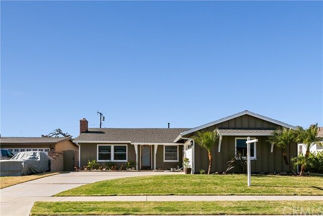 Property Photo: 13351 Danvers Way CA 92683