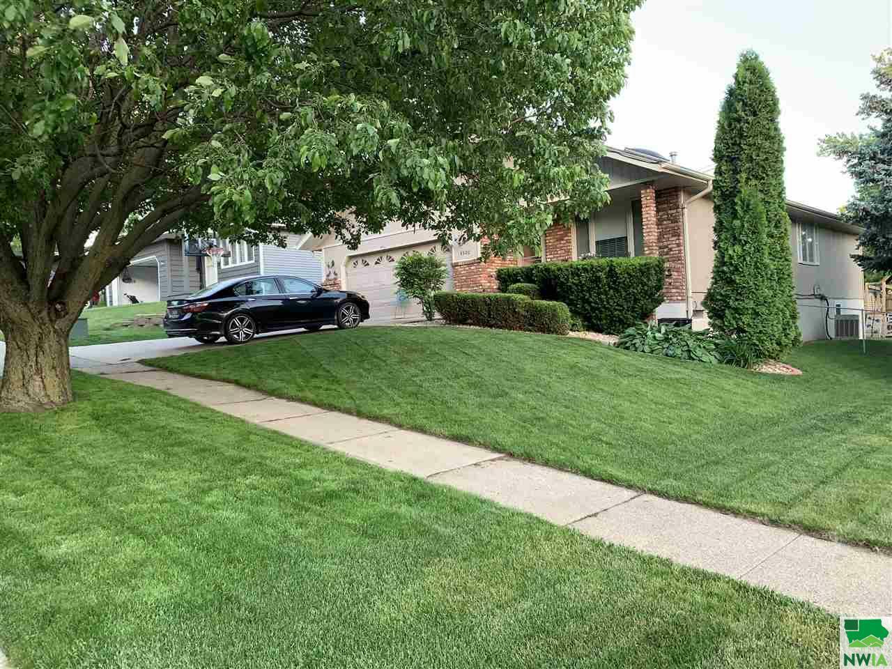 4600 Cherrywood Lane  Sioux City IA 51106 photo