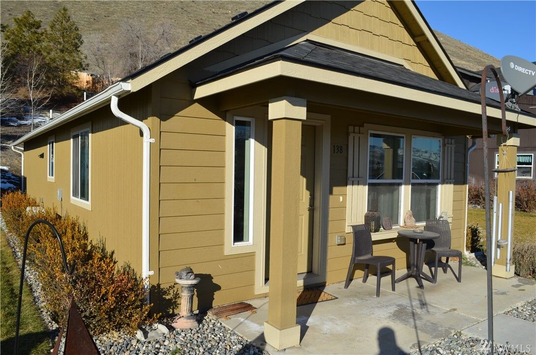 Property Photo:  138 Ives St  WA 98846 