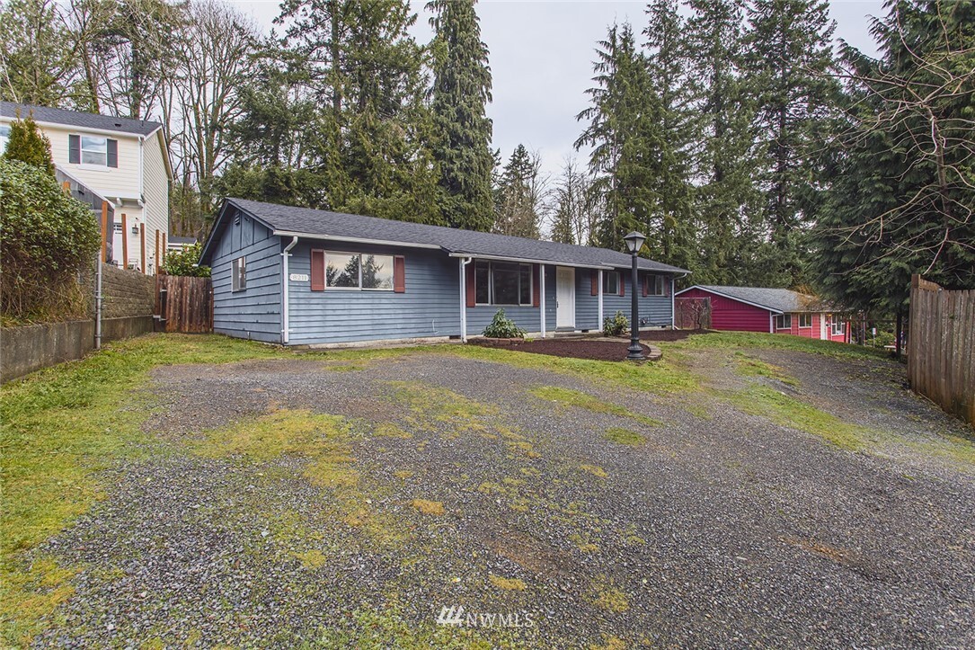 Property Photo: 8211 SE 71st Place WA 98290