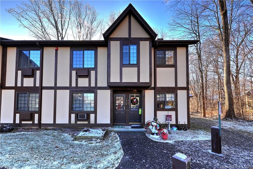 Property Photo:  316 Foxwood Lane 316  CT 06461 