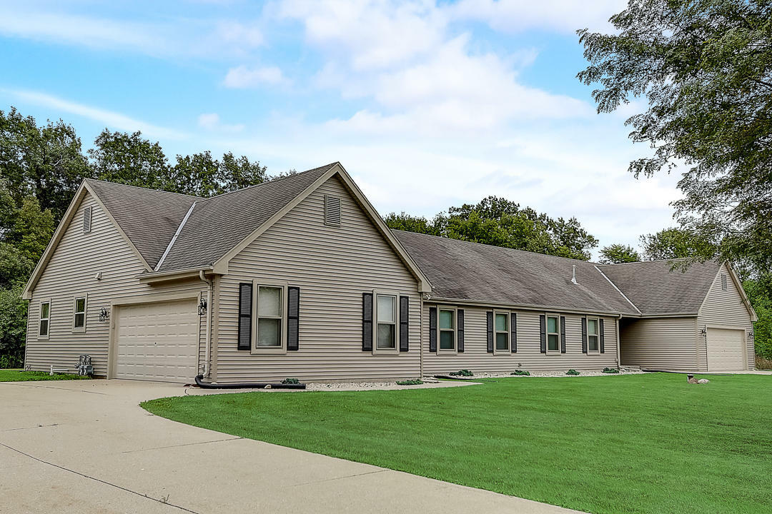 Property Photo: S16w32579 Luterbach Ct 2 WI 53018