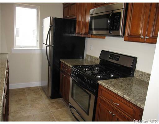 Property Photo:  102 Tondo Circle  NY 10926 