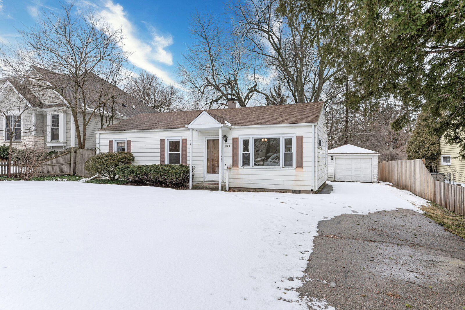 Property Photo: 1120 S Washington Street IL 60189