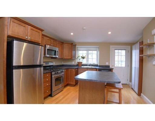 Property Photo:  7 Savin Hill Ave 1  MA 02125 