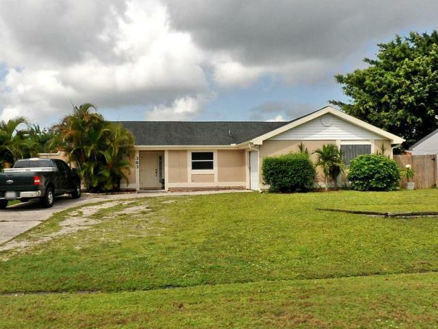 Property Photo:  383 SW Tulip Boulevard  FL 34953 