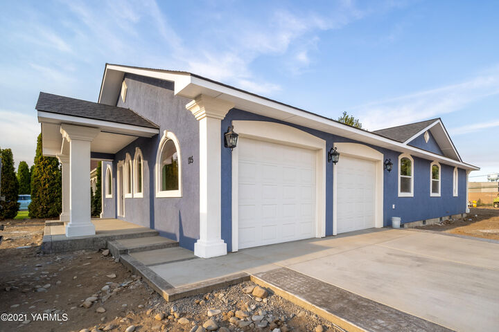 125 Kamiakin Rd  Wapato WA 98951 photo