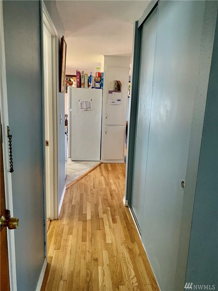 Property Photo:  1330 W Columbia Ave  WA 98837 
