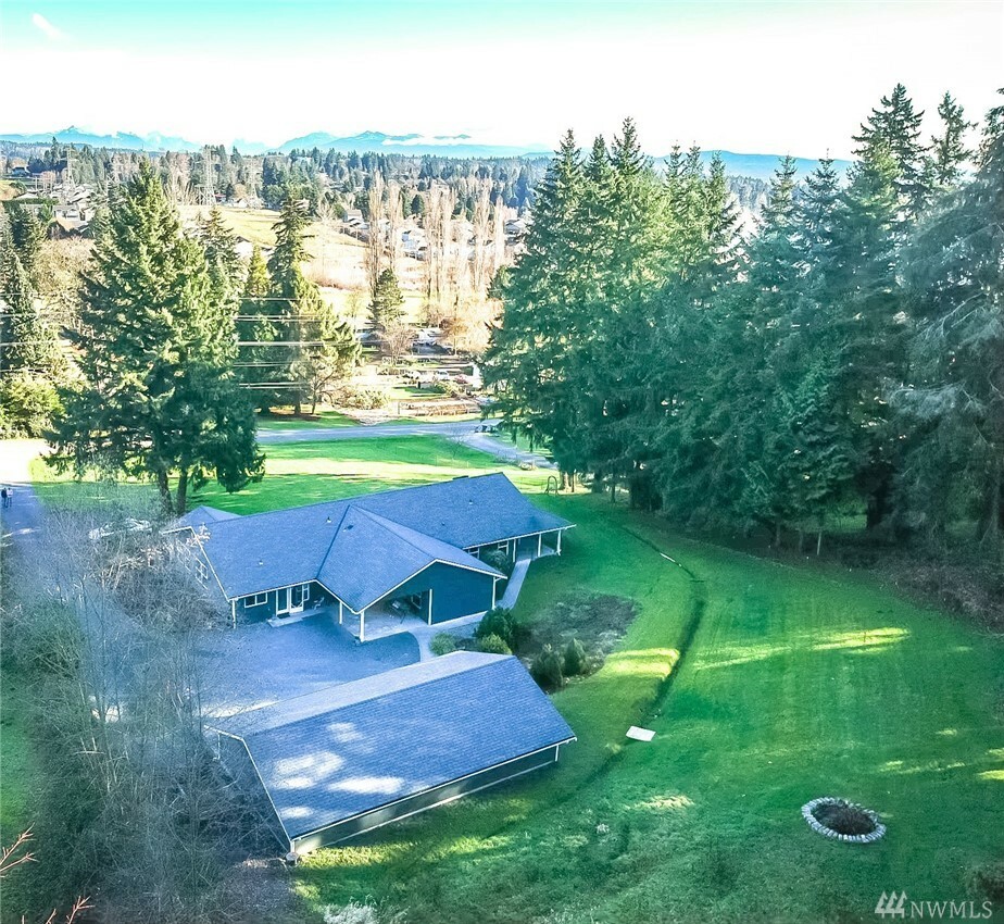 Property Photo:  2200 Lake Ave  WA 98290 