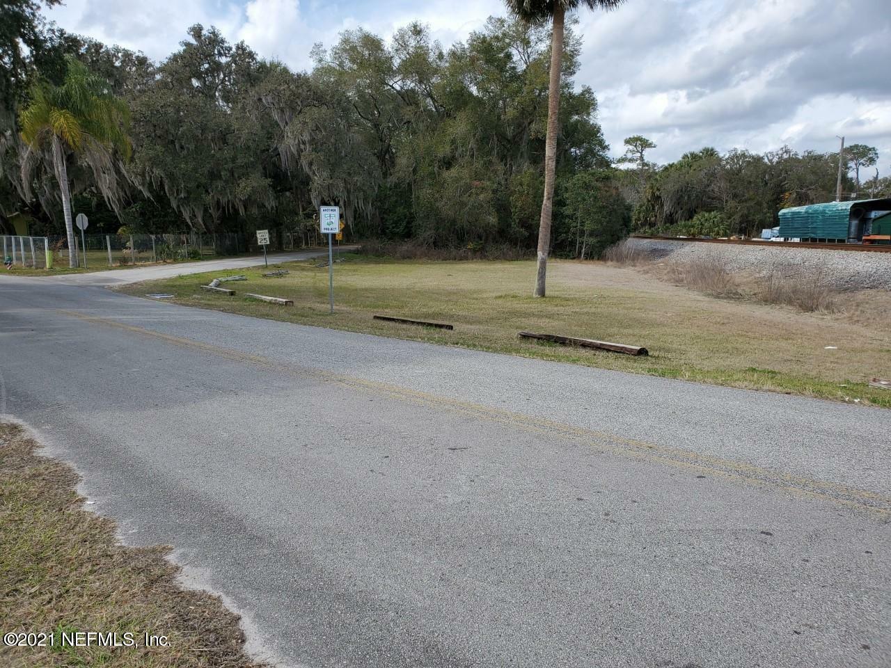 Property Photo:  204 Railroad Avenue  FL 32181 