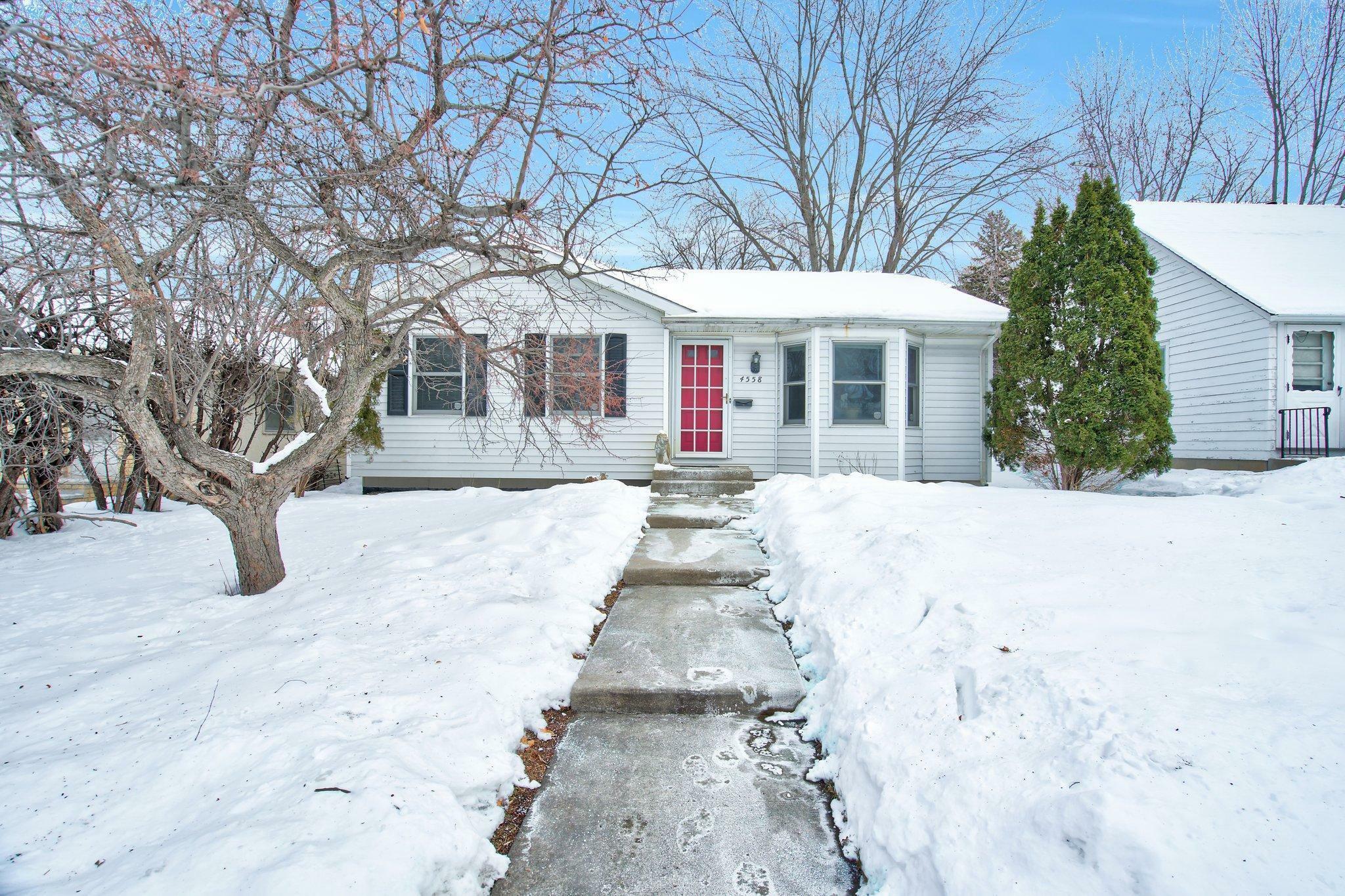 Property Photo: 4558 Xerxes Avenue N MN 55412