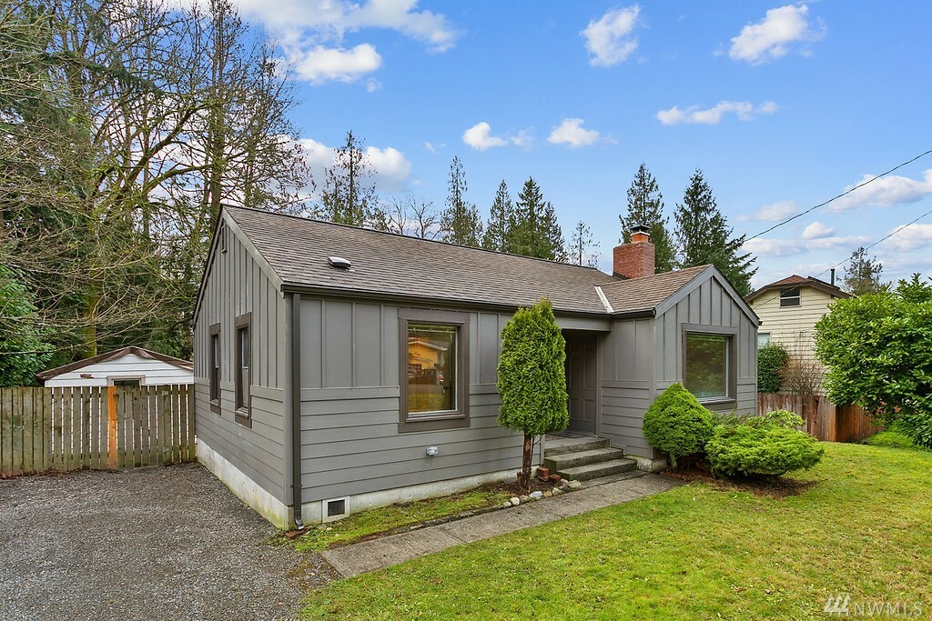 Property Photo:  1829 NE 171st St  WA 98155 