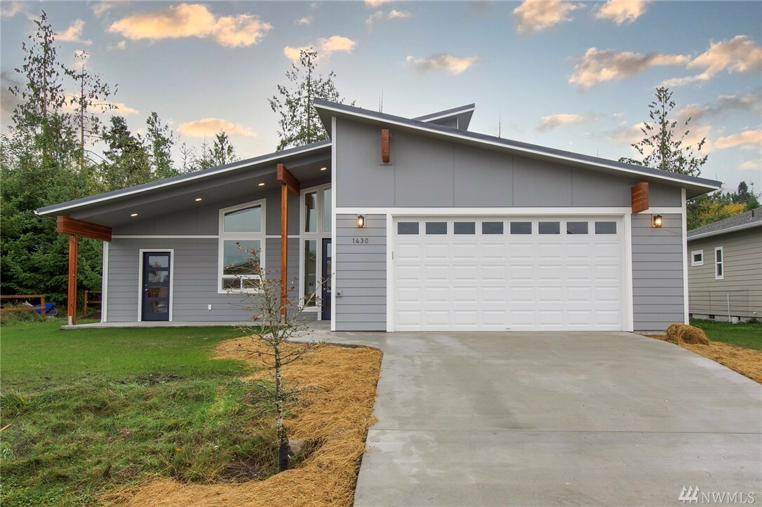 Property Photo:  1430 Rook Dr  WA 98362 