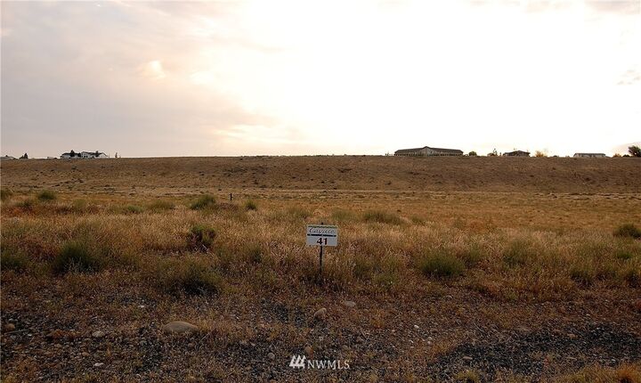 Property Photo: 7463 Road E.3 NE WA 98837