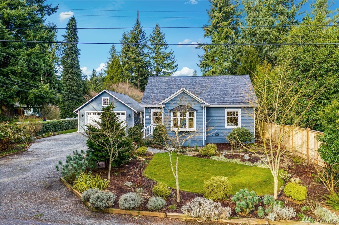 Property Photo:  528 N 188th St  WA 98133 