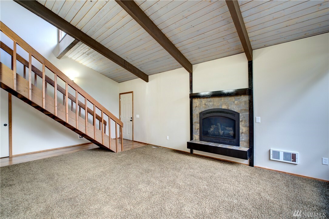 Property Photo:  12929 NE 100th Lane  WA 98033 