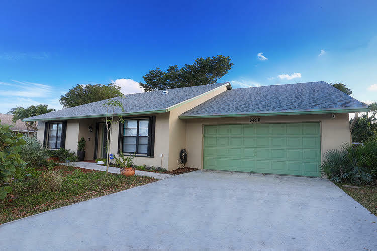 Property Photo:  8426 Blue Cypress Drive  FL 33467 