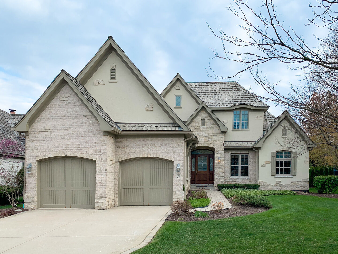 Property Photo:  20 Forest Gate Circle  IL 60523 