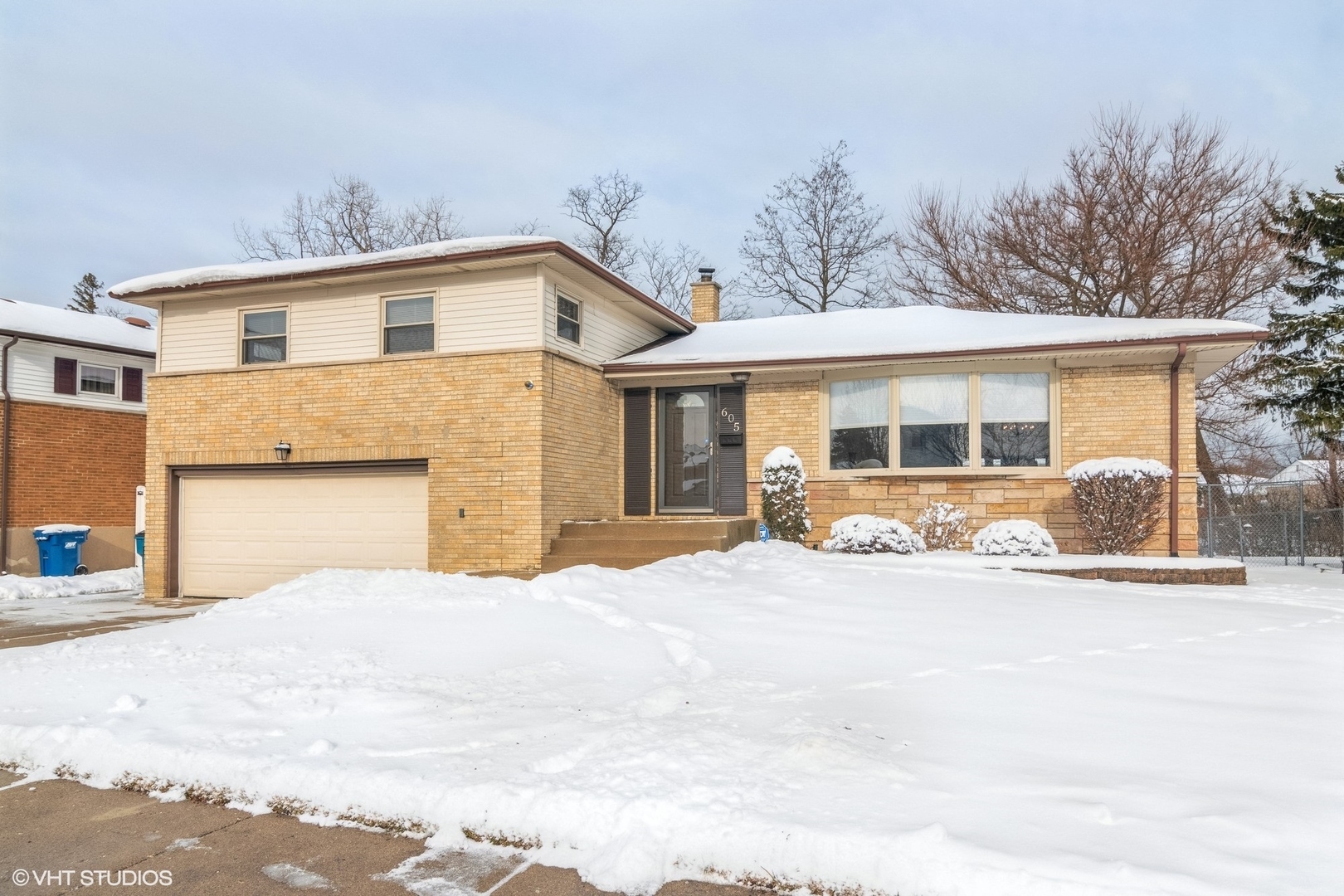 Property Photo:  605 Winston Drive  IL 60160 