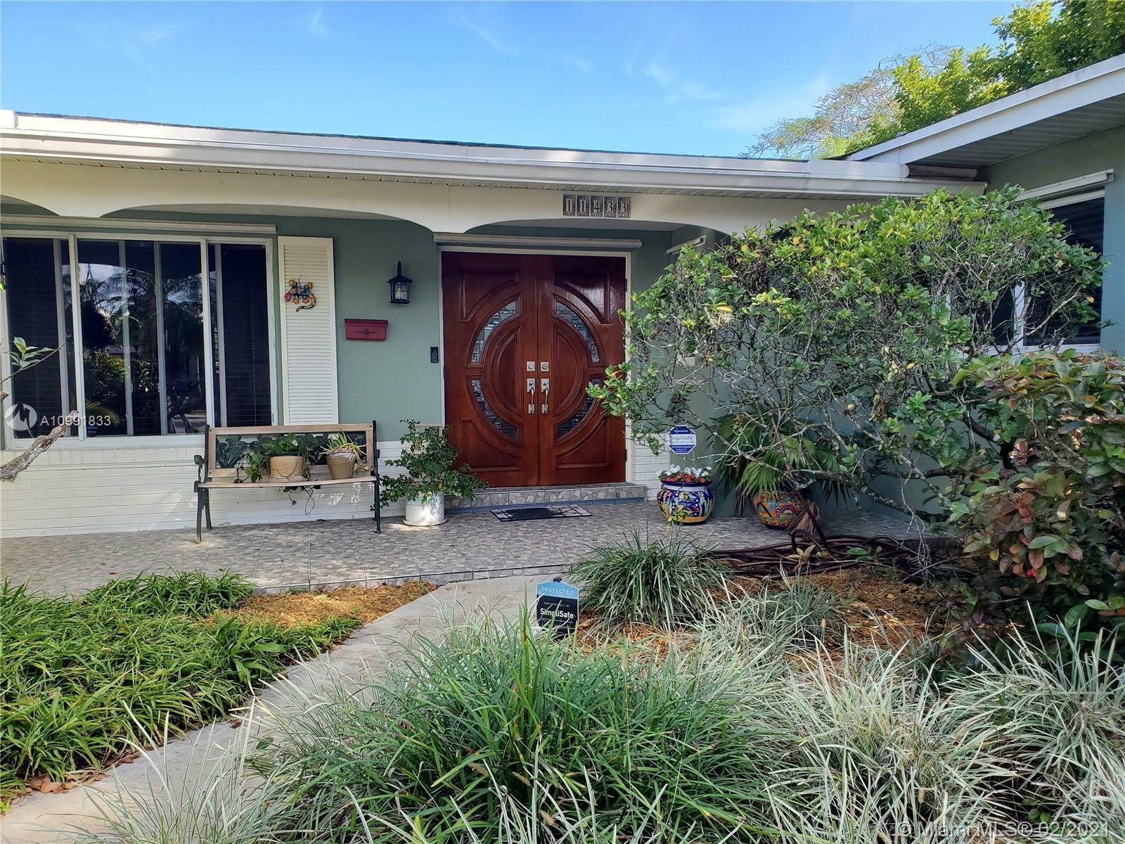 Property Photo: 11433 SW 107th Ave FL 33176