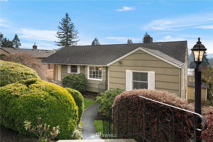 Property Photo: 4567 Stanford Avenue NE WA 98105