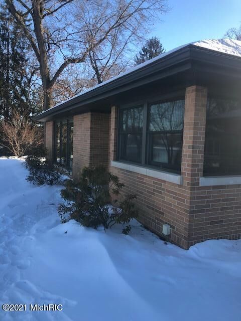 Property Photo: 617 S Mechanic Street MI 49103
