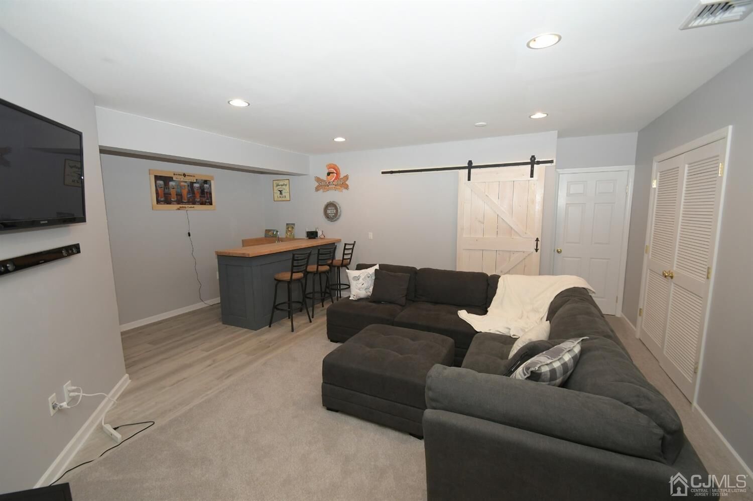 Property Photo:  1904 Ridgeview Court  NJ 08859 