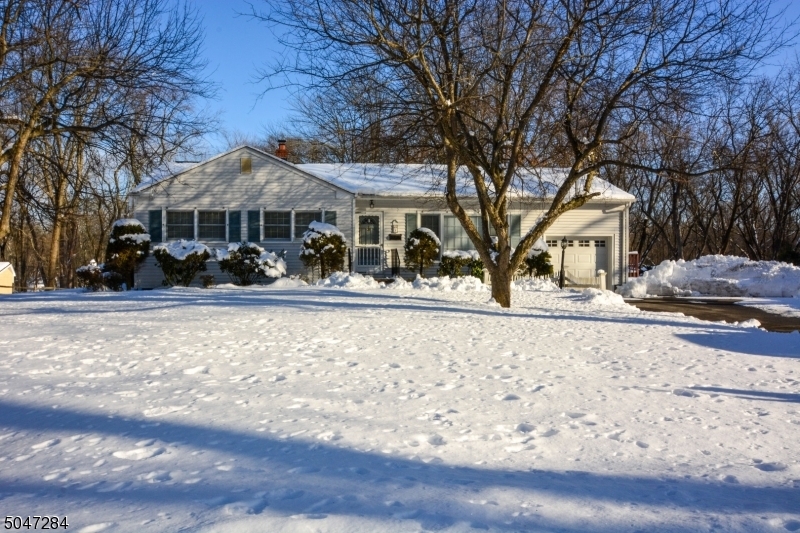 Property Photo:  8 Knollcroft Ter  NJ 07936 