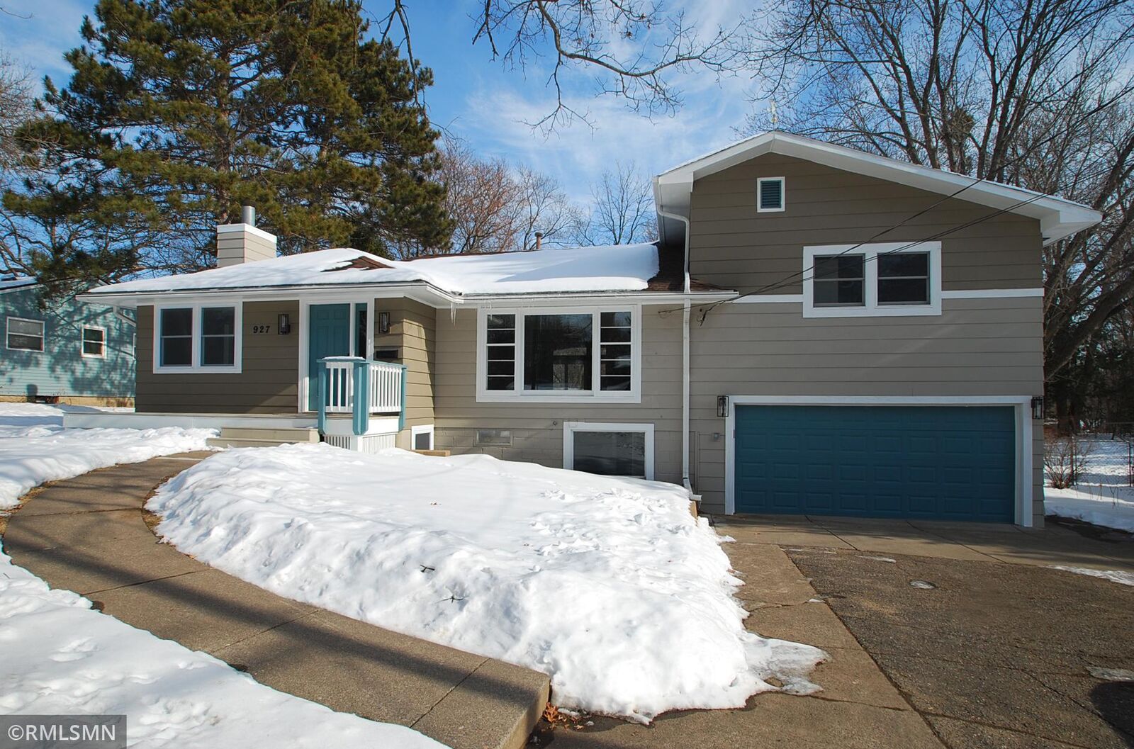 Property Photo:  927 Owens Street N  MN 55082 