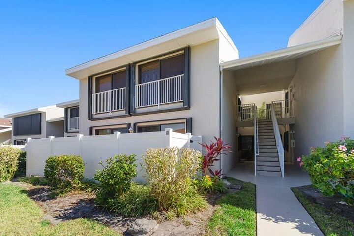 3212 S Lakeview Circle 10-205  Hutchinson Island FL 34949 photo