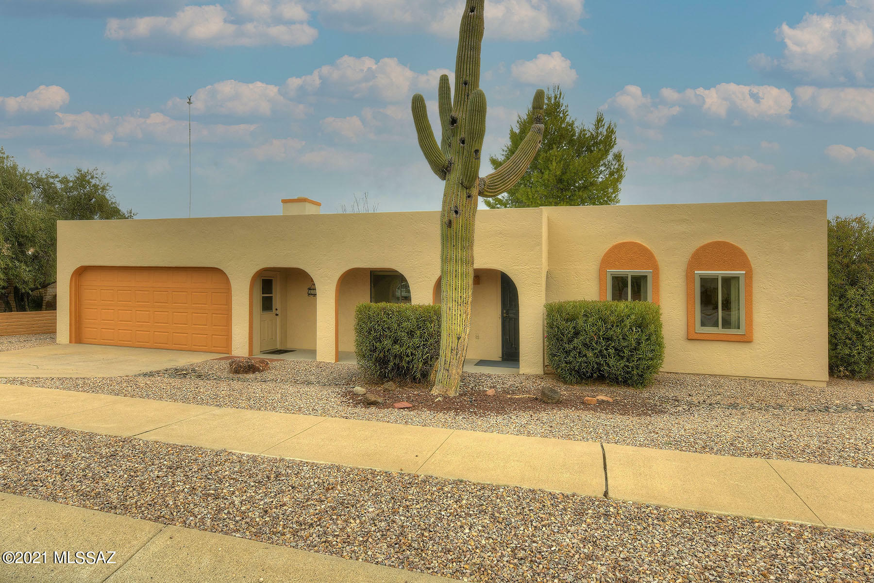 Property Photo:  632 N Avenida Tortuga  AZ 85614 