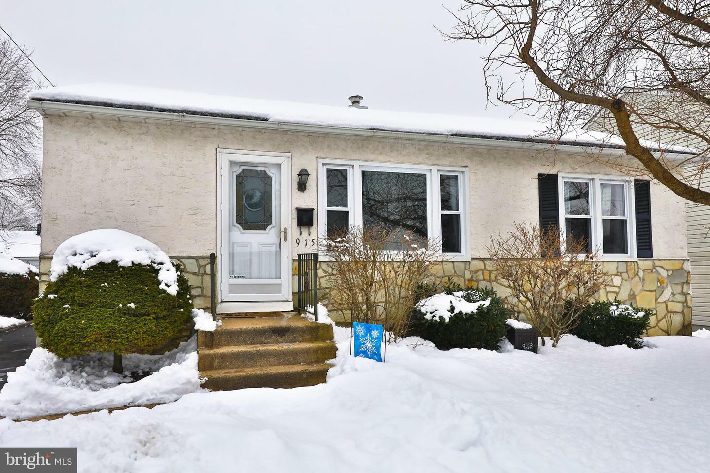Property Photo: 915 Garfield Avenue PA 19038