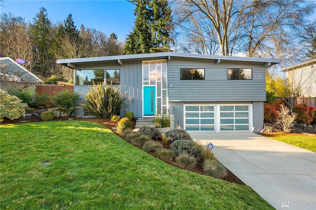 Property Photo: 7624 SE 37th Place WA 98040