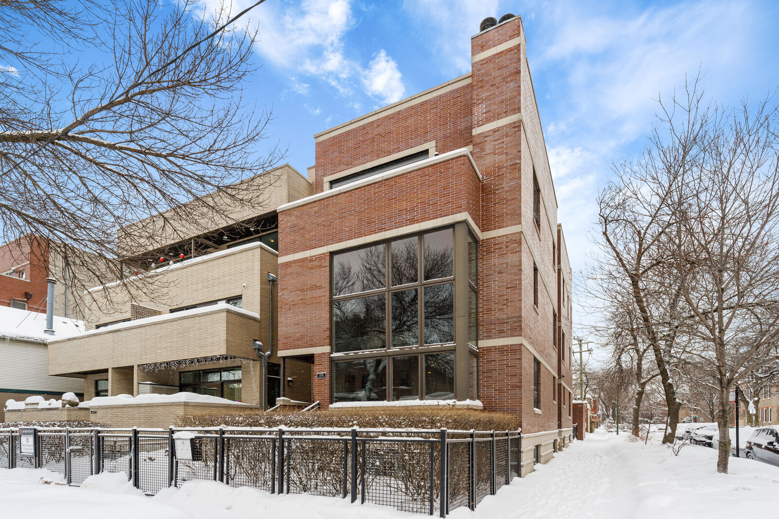 Property Photo: 1058 N Wolcott Avenue 1 IL 60622
