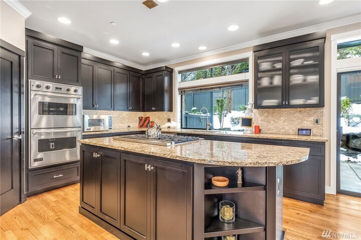 Property Photo: 1824 Market St WA 98033