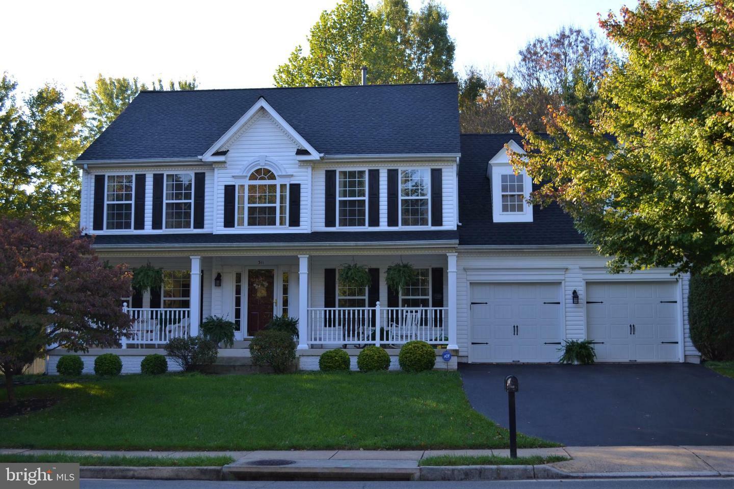 Property Photo:  311 Oakcrest Manor Drive NE  VA 20176 