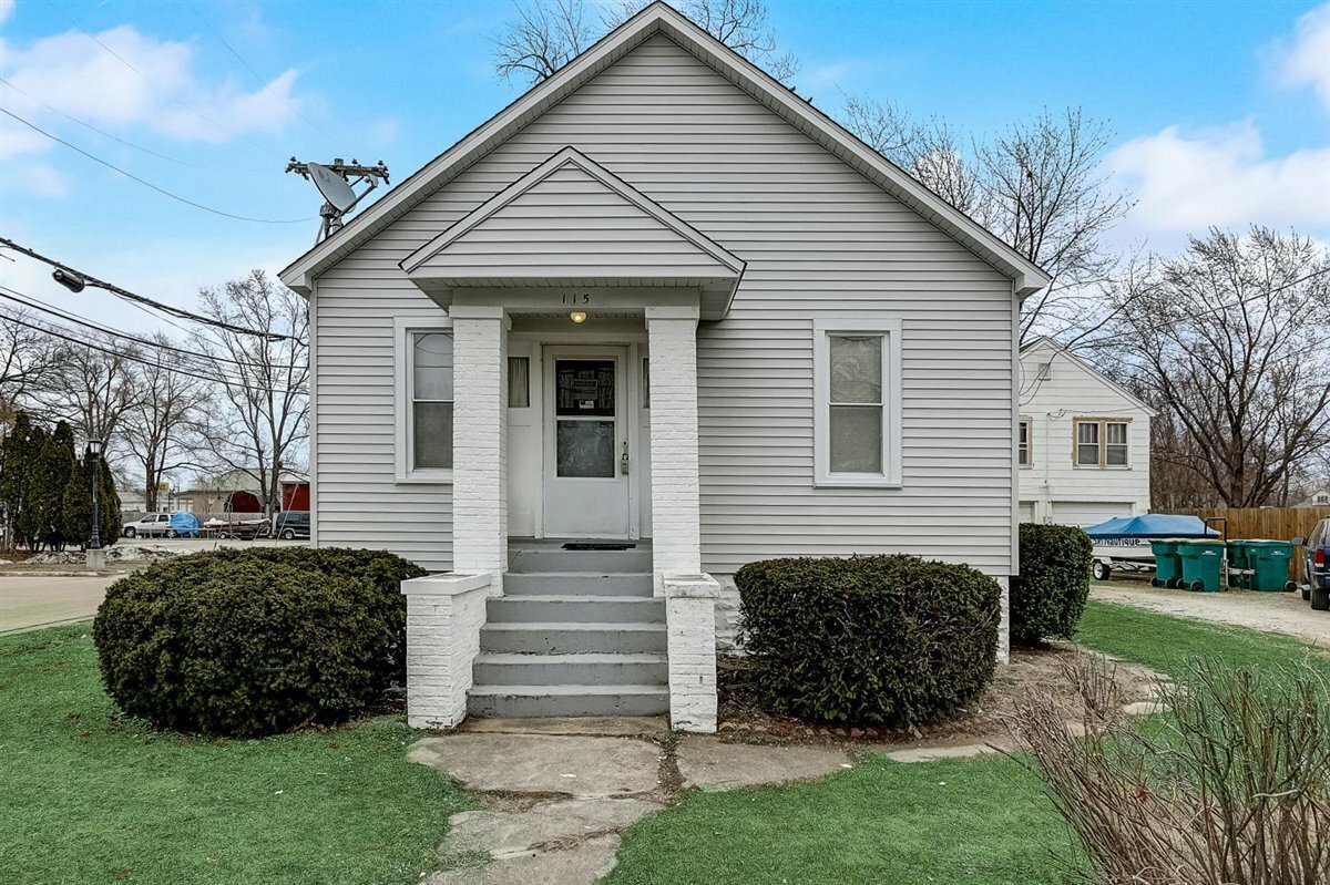 Property Photo:  115 S Center Street  IL 60408 