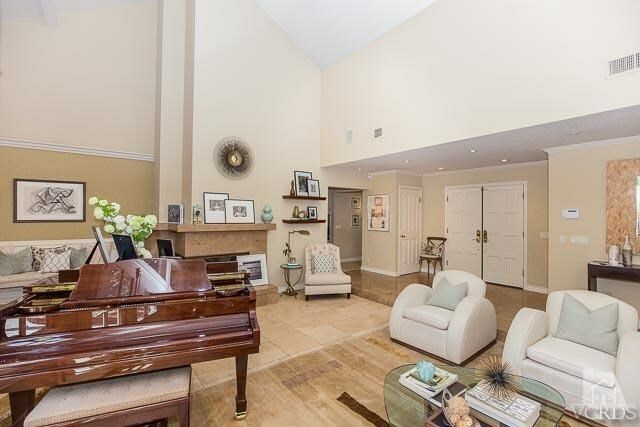 Property Photo:  1748 Country Oaks Lane  CA 91362 