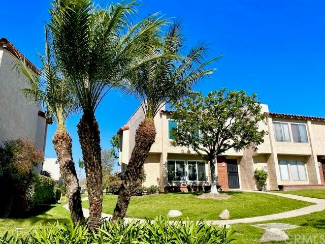 Property Photo:  700 W La Veta Avenue H1  CA 92868 