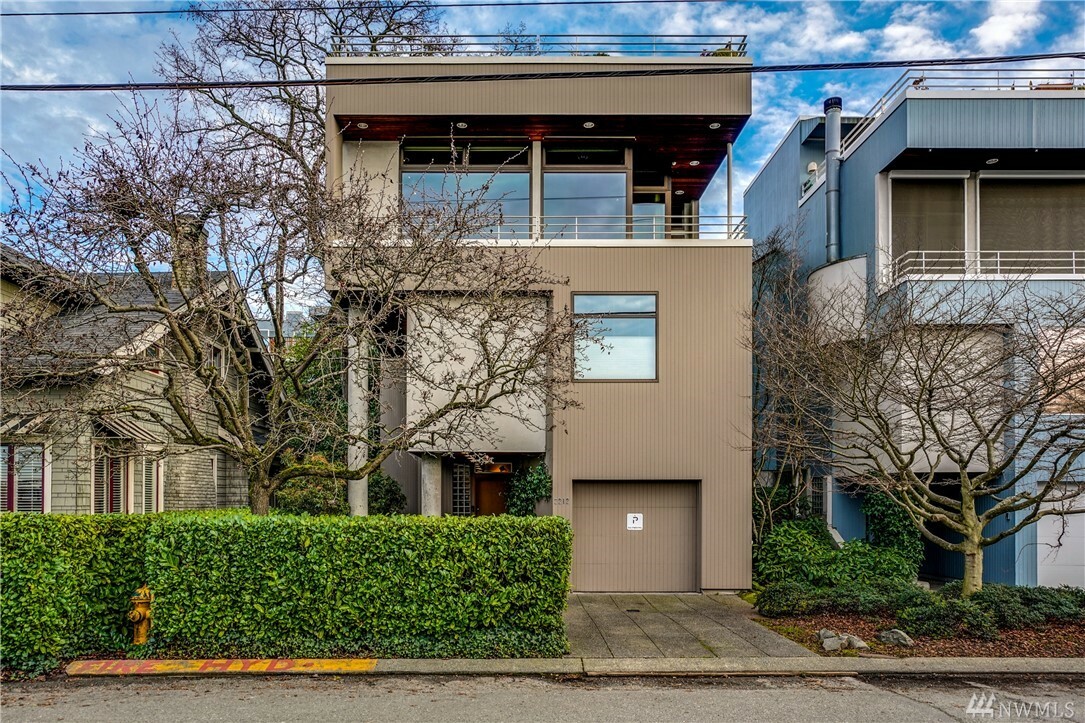 Property Photo:  2212 Fairview Ave E  WA 98102 