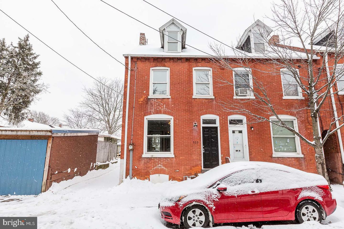 Property Photo: 535 E Strawberry Street PA 17602