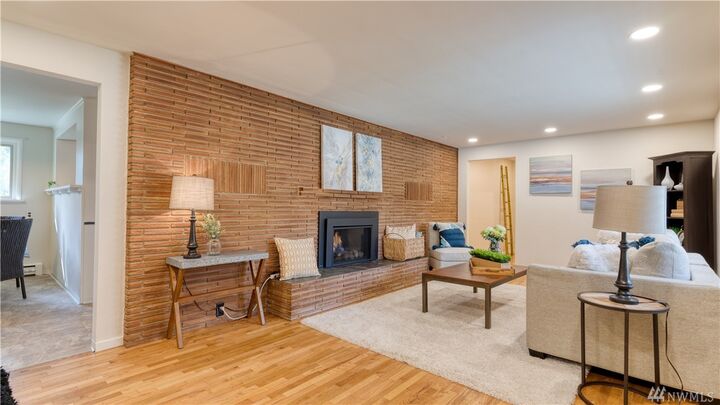 Property Photo:  2328 N Castle Wy  WA 98036 