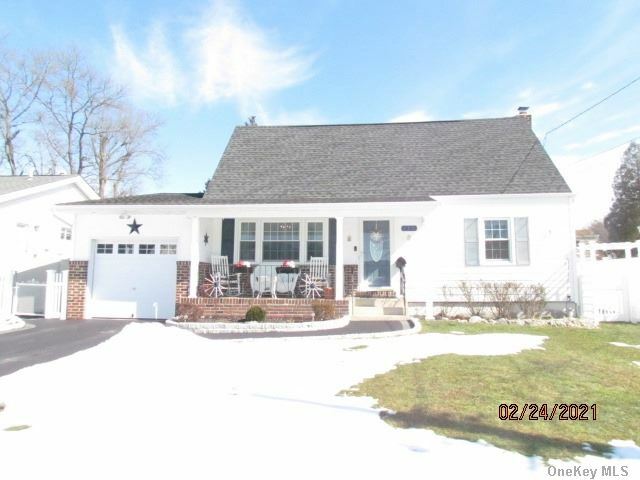 139 W 20th Street  Deer Park NY 11729 photo