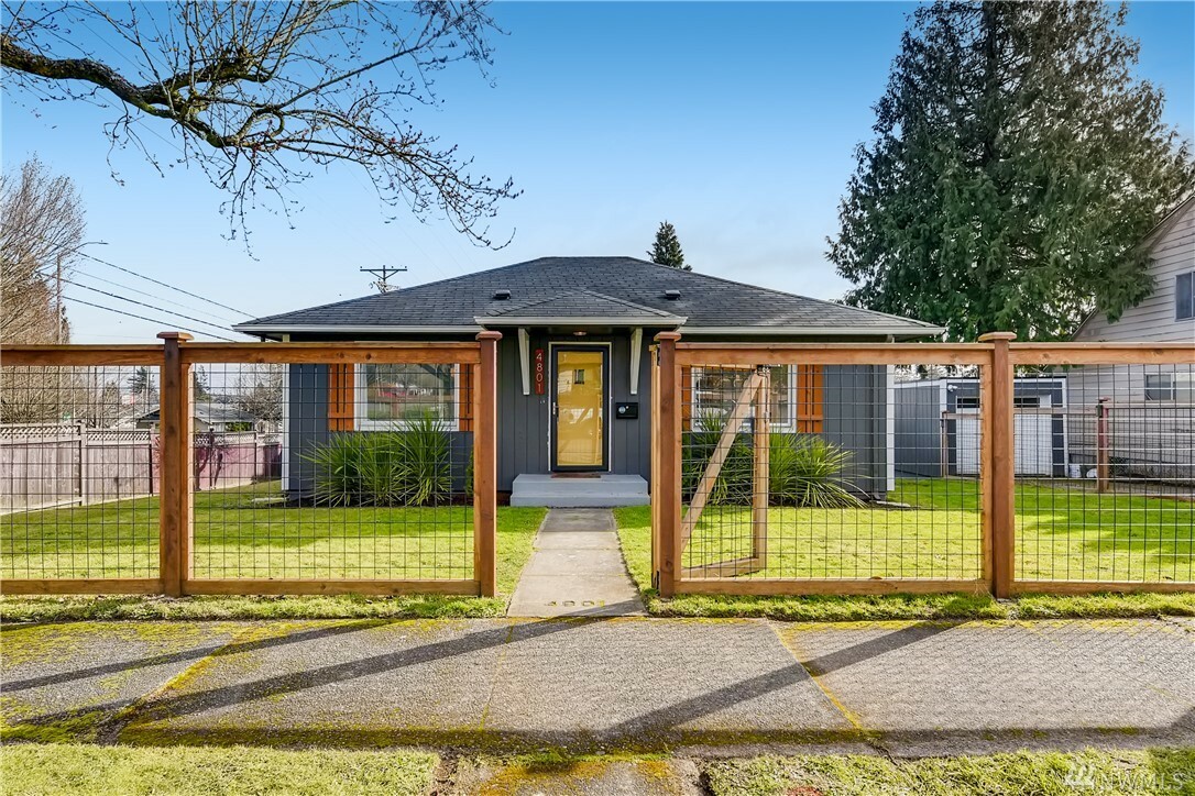 Property Photo:  4801 S D St  WA 98408 