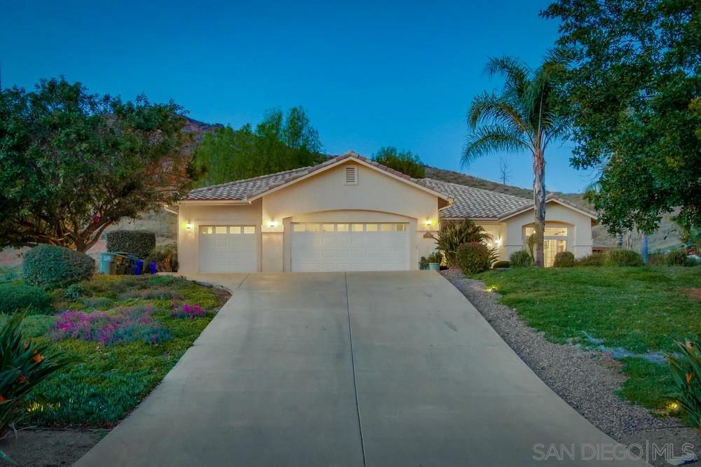 Property Photo:  23718 Gymkhana Road  CA 92065 